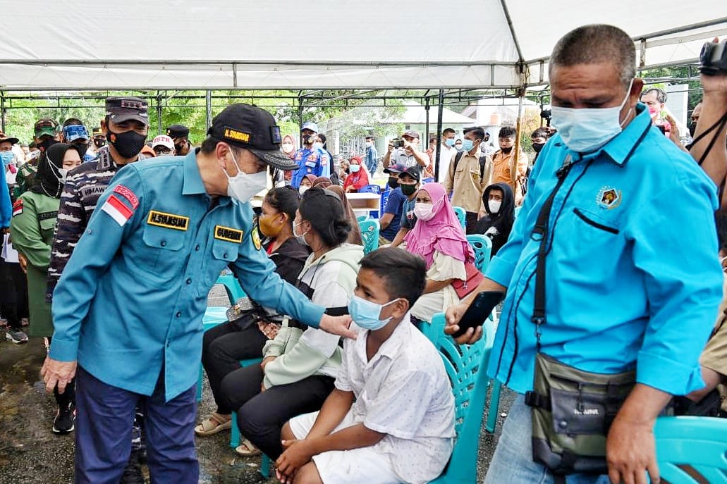 Gurbri dan TNI AL Serbuan Vaksin di Pulau Dekat Malaysia